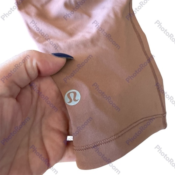 This Lululemon cropped legging is in a brand new condition - Picture 6 of 7